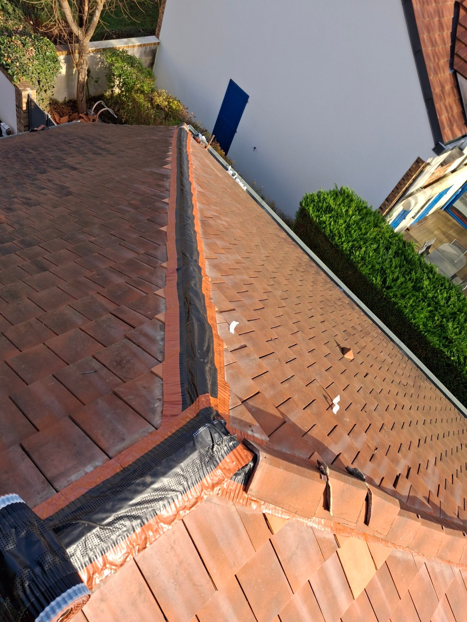 Recherche de fuite sur toiture avec r2paration ciblée pour stopper les infiltrations